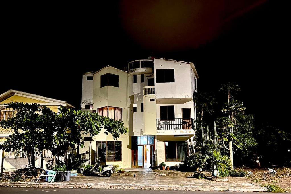 Отель Hostal Vista Al Mar Пуэрто-Бакерисо-Морено Экстерьер фото