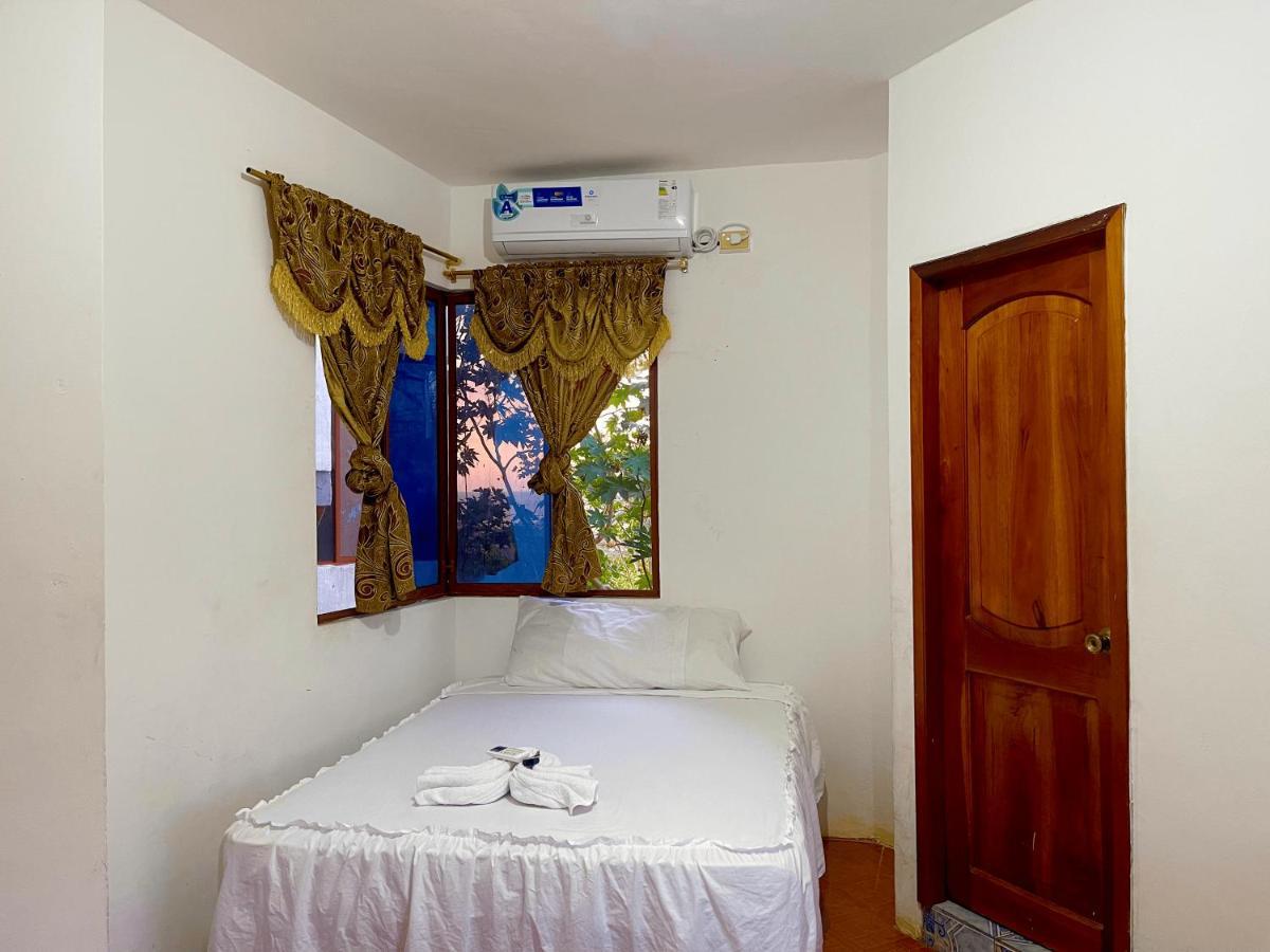 Отель Hostal Vista Al Mar Пуэрто-Бакерисо-Морено Экстерьер фото