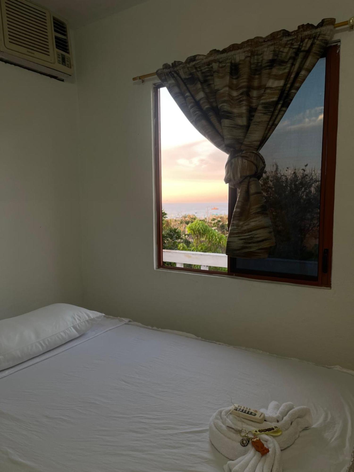 Отель Hostal Vista Al Mar Пуэрто-Бакерисо-Морено Экстерьер фото