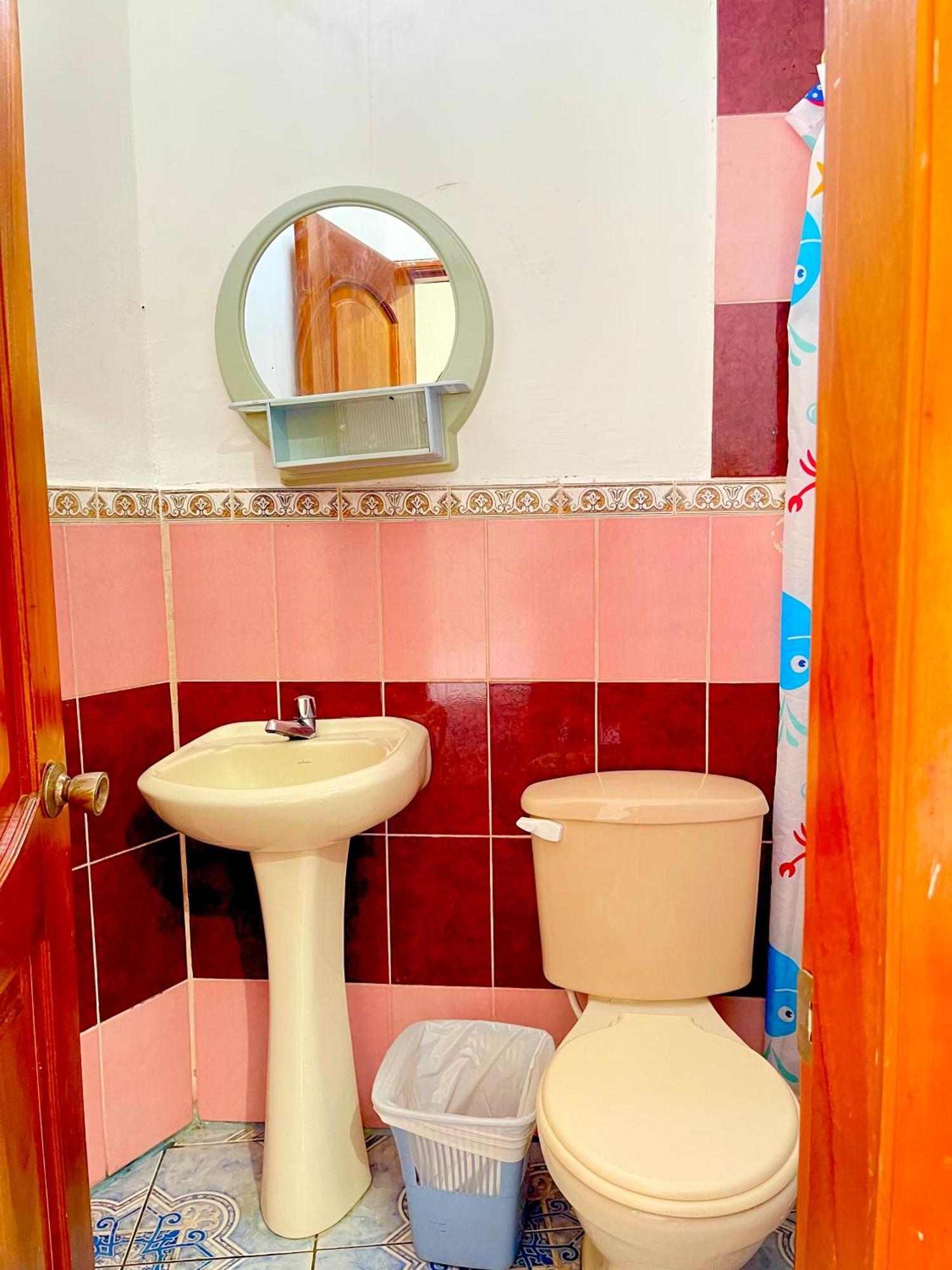 Отель Hostal Vista Al Mar Пуэрто-Бакерисо-Морено Экстерьер фото