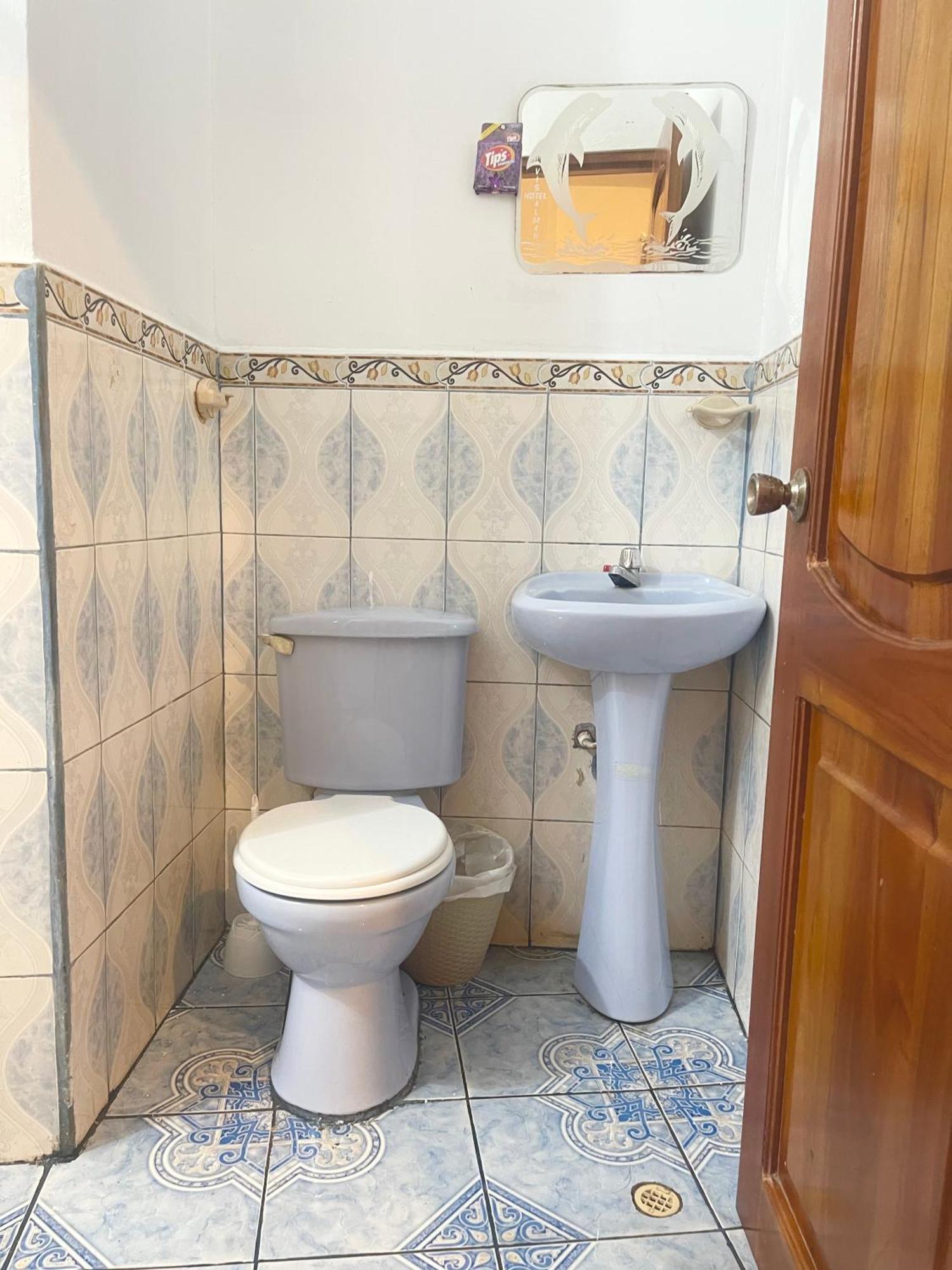 Отель Hostal Vista Al Mar Пуэрто-Бакерисо-Морено Экстерьер фото